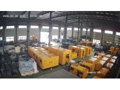 今天下雪,出口柴油發電機組車間裝貨
